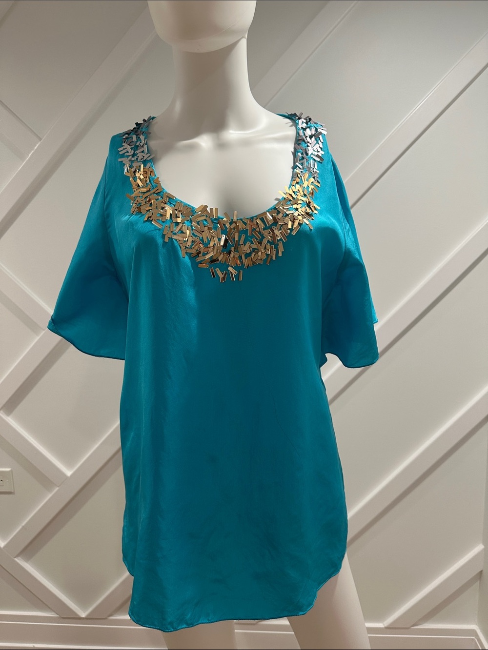 New Trina Turk 100% Silk Women's Teal Embellished Scoop Neck Top Size M